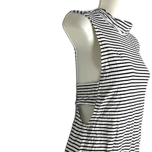Striped & Stretchy Cutout Top - Picture 2 of 15